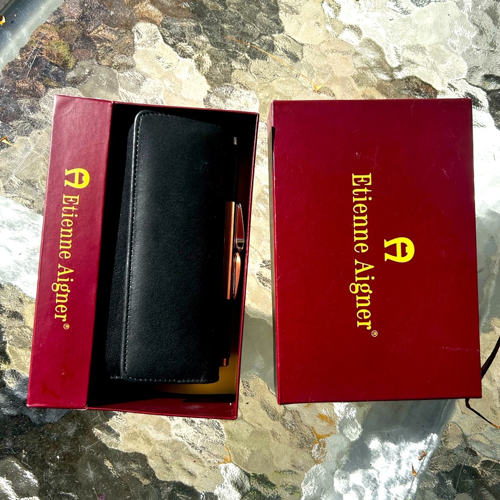 Etienne Aigner womens black leather wallet never used